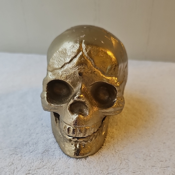 New Shiny Gold Skull with Hallowed Out Center Halloween Decor 3"x3" - Picture 1 of 12